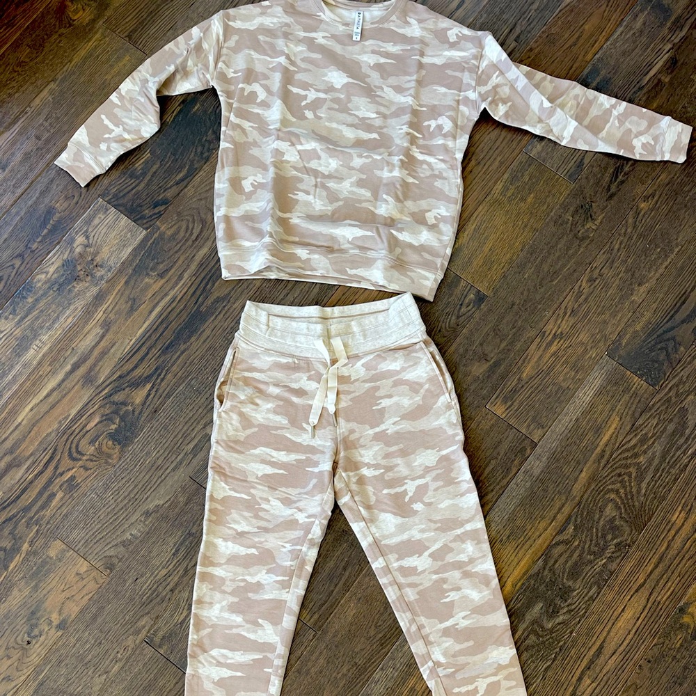 Athleta set: sweatshirt and sweatpants set
